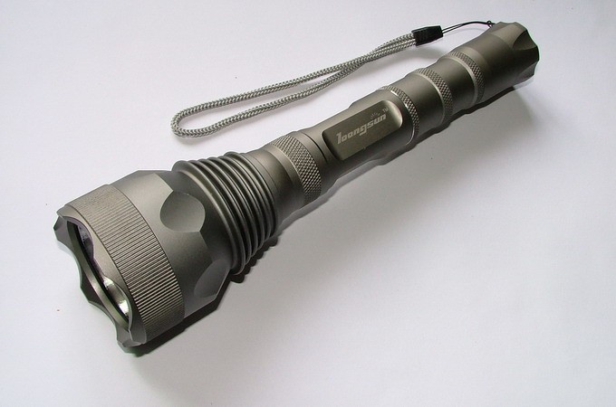 LED手电筒对光学玻璃镜片的需求系统分析