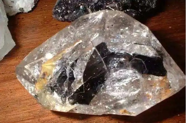 金刚石的光学性质