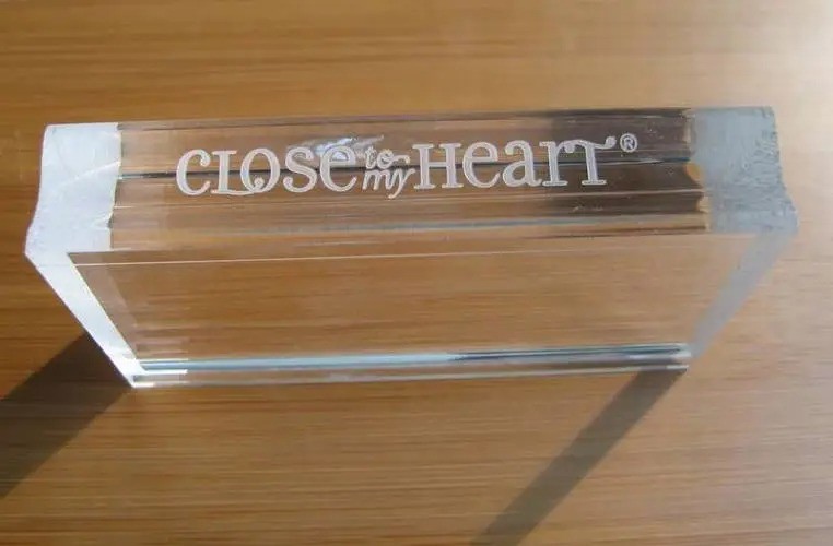 激光机在玻璃上打标的3种方法