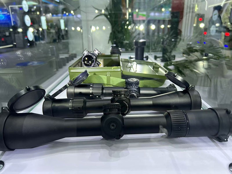 球迷体育
枪瞄镜头展品