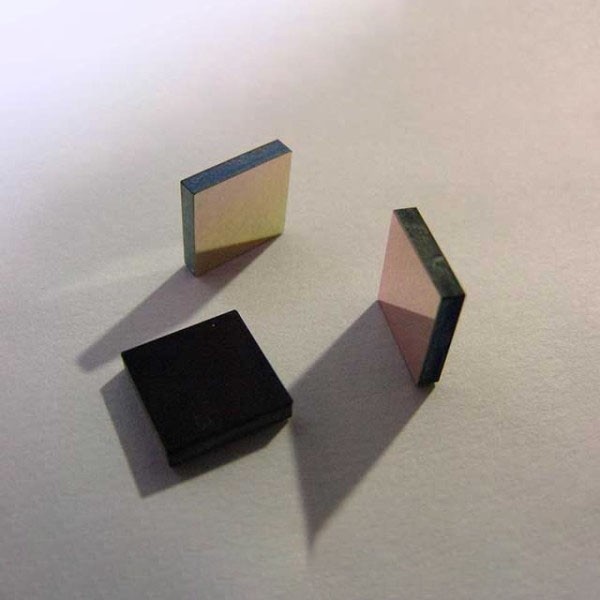 940nm黑玻璃带通滤光片