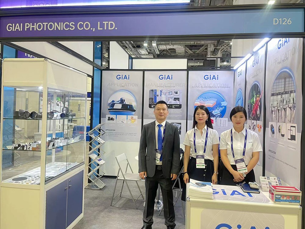 球迷体育
APE亚洲光博会合照