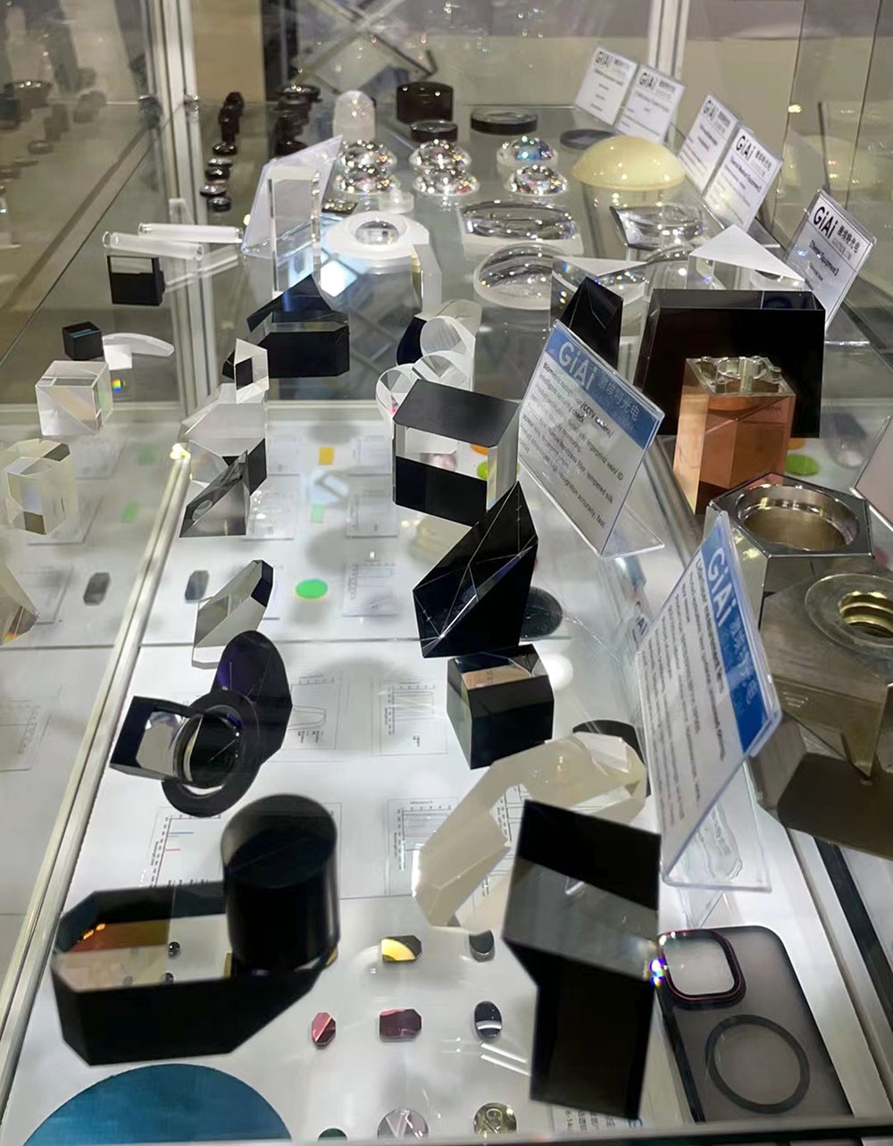 球迷体育
棱镜透镜展品展示