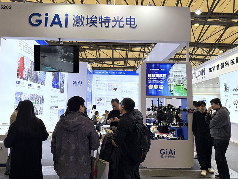 “慕尼黑上海光博会球迷体育
展区”/