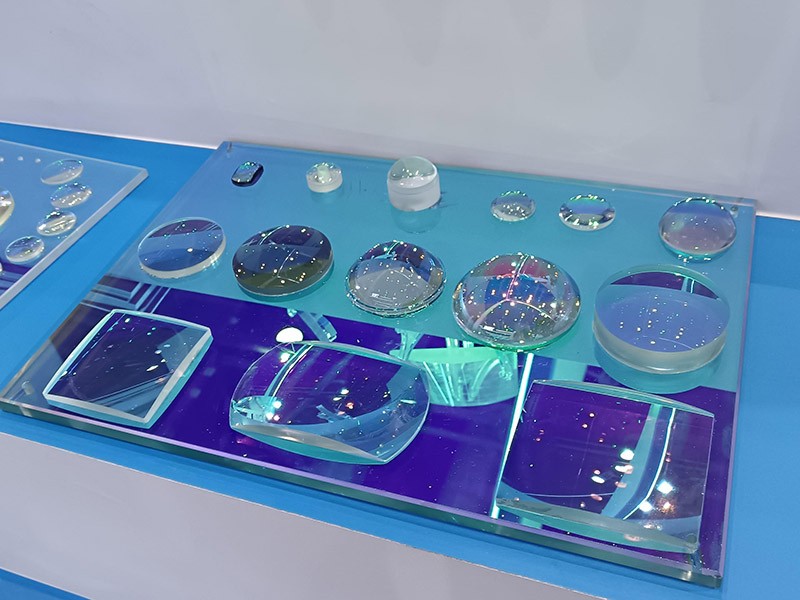 球迷体育
透镜展品