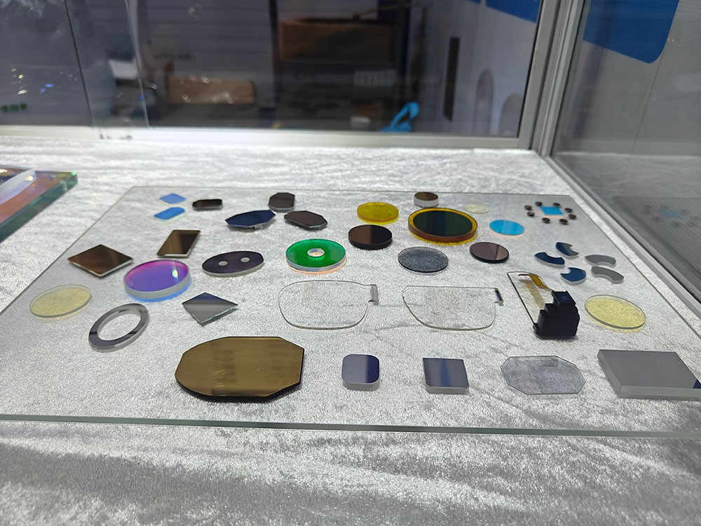 球迷体育
平面滤镜及反射镜展示