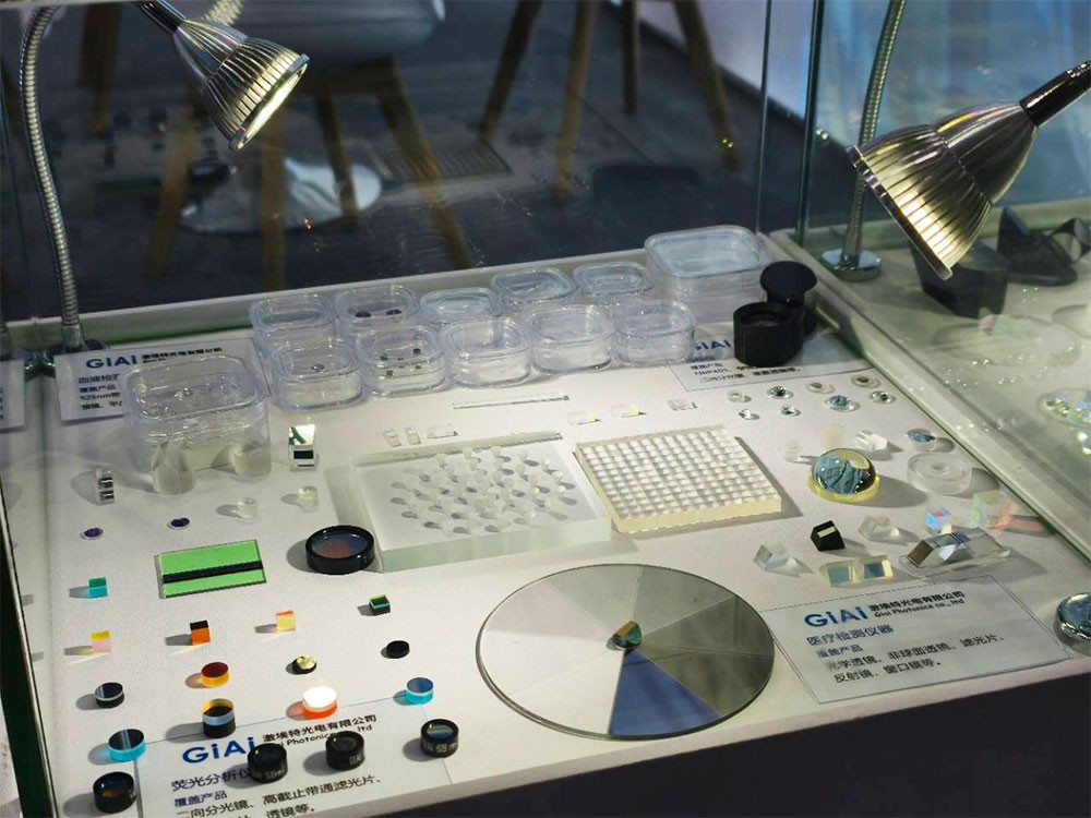 医疗检测及荧光分析光学镜片展示