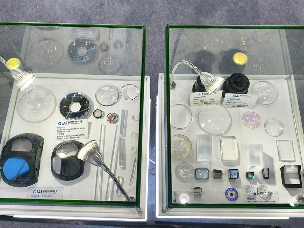 球迷体育
光学元件展示