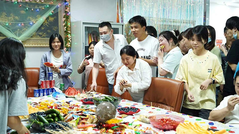 球迷体育
四月员工季度生日会